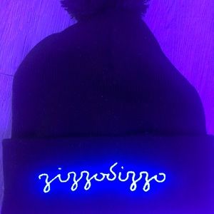 Black Beanie Pom Pom by ZizzoDizzo ‘Hypnsnow’